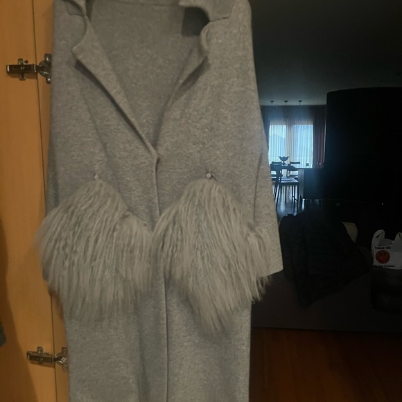 Grey jacket cashmere detachable pocket with fur. New. Size 6 - Picture 4 of 5
